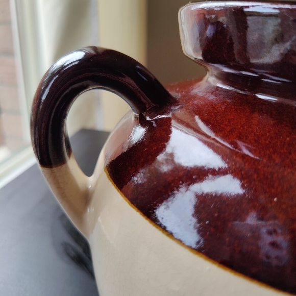 Antique / Vintage R.R.P. Roseville Ohio Stoneware 2 handle covered Bean 🫘 Pot - Picture 7 of 14